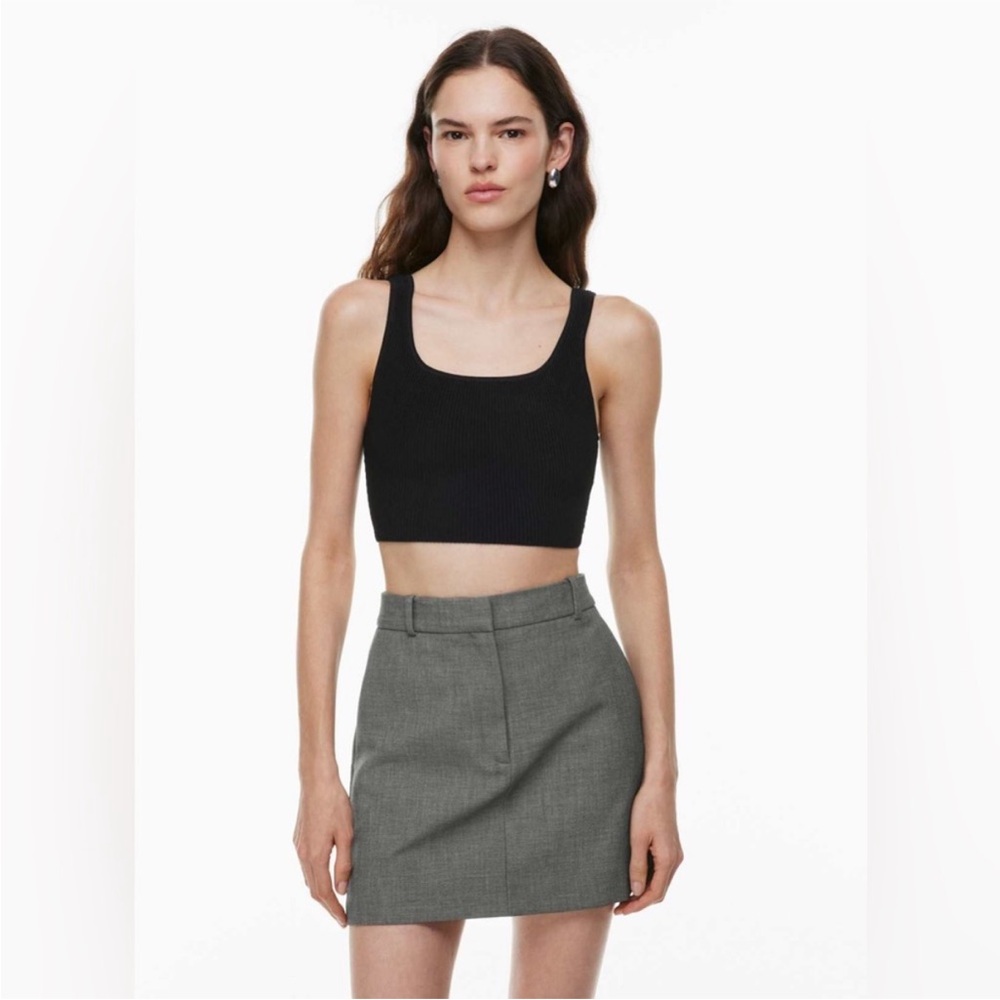 Babaton Aritzia Sculpted Knit Cropped Tank Top in Black